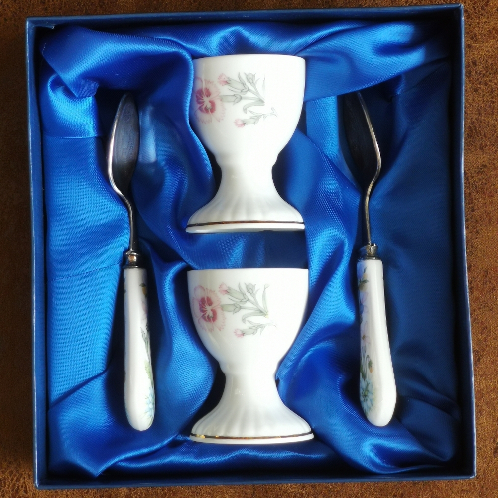 Aynsley Bone China Wild Tudor 2 Egg Cups & Spoons Set with Box England